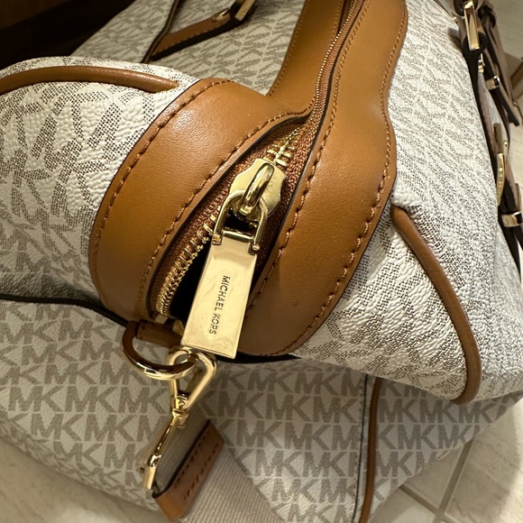 SOLD ❤️ Michael Kors Bedford Travel Extra-Large Logo Stripe Weekender Bag - Picture 7 of 14